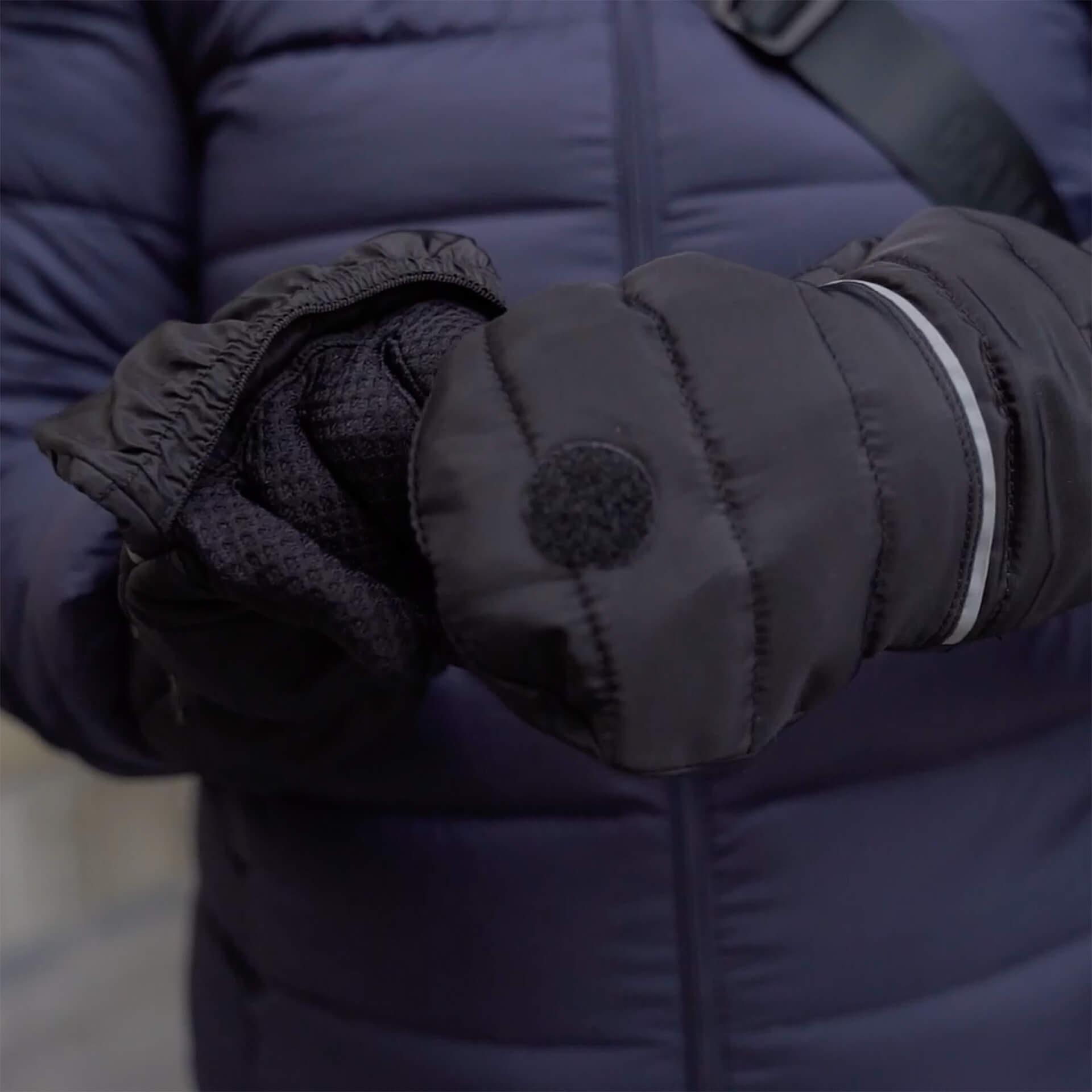 2-in-1 Dog Walking Puffer Gloves Z3